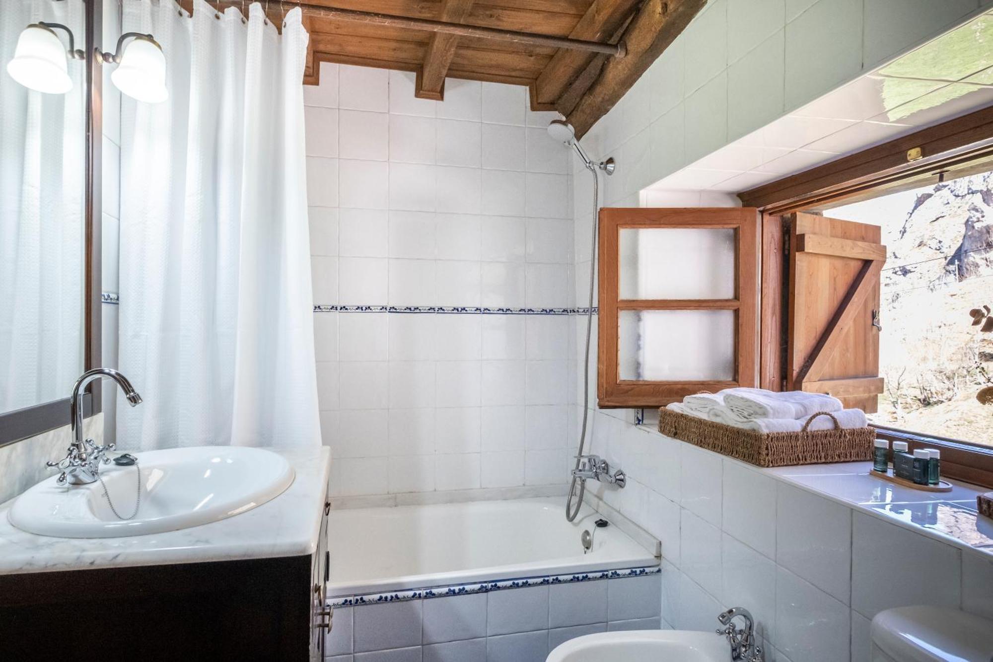 Apartamentos Rurales La Laguna Somiedo Valle de Lago 外观 照片